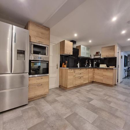 Villa Flora Superior Apartment كابريس المظهر الخارجي الصورة